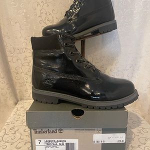 Timberland boots youth size 7 which is women’s size 9.